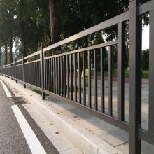 佛山甲型防护栏制造厂 马路中央隔离栅现货 广州市政护栏款式