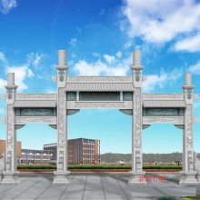 百年光影图鉴：重庆乡野哺乳妇女、杜月笙离沪赴港、铜梁县城门楼