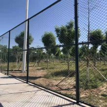 河北供应篮球场勾花护栏网4米高PVC足球体育场围栏优盾牌厂家