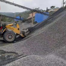 厂家供应黑色砾石 黑色水洗石 瓜子片黑色石子 园林 造景 铺路用