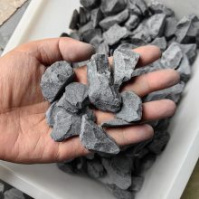 供应园林道路排水渠黑色尖砾角石子-景观黑色砾石碎石2-3公分