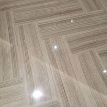 ����ʯ�ᾧ��ͨ����ѧҩ��+��е��ĥ��ʯ�ı����γɼ�Ӳ͸���Ľᾧ�㣬�������������������Ρ�����͸��