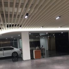 北京汽车店铝方通吊顶 50X90白色U型铝方通