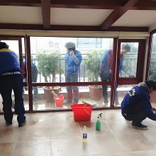 奥体中心南湖附近上门清洗玻璃纱窗联系电话 擦玻璃窗户专业工具