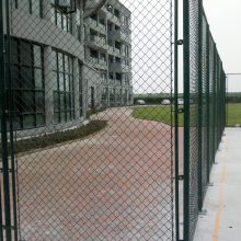 操场羽毛球场围网 组装式体育场勾花围栏 6米高篮球场护栏厂家批发