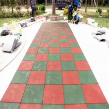 湛江红+绿组合弹性地砖 幻彩地垫价格 健身房地板价格有弹性