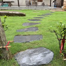 九江城区公园建设铺地圆形丁步石 天然毛边60公分农庄复古踏步石批发