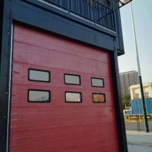 鸿鑫泰工业提升门 消防红色电动提升门安装
