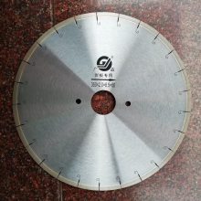 广晶牌岩板锯片价格锋利不崩边耐用陶瓷锯片价格，岩板倒角45度斜切锋利耐用效果好，岩板专用