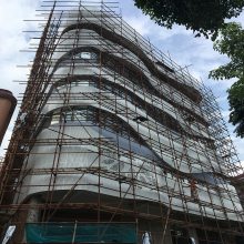 沿街外墙改造 冲孔拼花铝板 白色氟碳铝单板