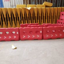 供应蓝色pe塑料三孔水马围挡_中远交通耐冲击三孔水马_银川收费站用三孔水马