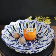 景德镇圆形陶瓷镂空果盘 现代客厅茶几装饰摆件 中式青花瓷水果盘