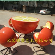 玻璃钢橙子休息桌子凳子造型雕塑***展示出‘橙’乡一体化新局面