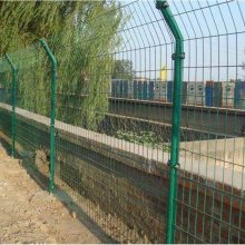 许昌***围栏网可定制双边丝护栏网绿色园艺围栏网框架公路