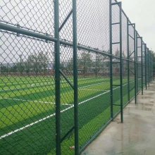 篮球场围栏4米口字框包塑丝运动场隔离网施工设计