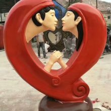 玻璃钢创意爱心圆雕 抽象彩绘男女亲吻造型人物红心雕塑 婚纱摄影基地爱情主题接吻亲亲头像模型