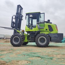 越野叉车四驱多功能内燃3吨柴油搬运升降5吨四轮货叉一体式液压车