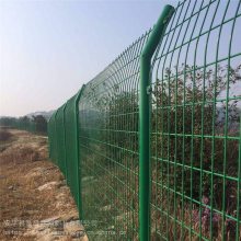圈地绿色铁丝网 圈地围栏网 河道隔离防护网
