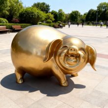程爵雕塑新品“欢乐金猪”来袭，萌态十足引热议