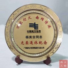 文员退休送什么礼品，好看漂亮的退休纪念品摆件设计定制