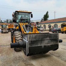 新疆建筑工地修路搅拌水泥混凝土中首重工搅拌斗装载机搅拌铲车