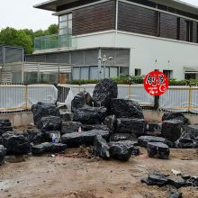 新庭院造景石黑山石-南京市景观假山石批发-异形加工黑山石切片石