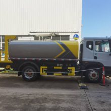 KLF5180TXQE6墙面清洗车 14吨太阳能光伏板清洗车