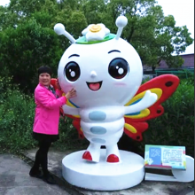 广场玻璃钢卡通IP雕塑商场DP美陈拍照打卡点公仔景观塑像