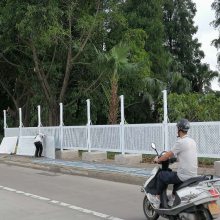 易达镀锌冲孔板围挡 厂区圈围施工安全围蔽板 白色护栏