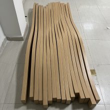 贵阳样板间定制弧形铝方通吊顶 2.5厚木纹铝格栅装饰