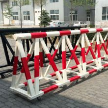 ��������ʩ��·��ѧУ�賵����·�϶��ʽ����·׶