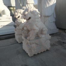 精品湖南汉白玉狮子 供应石雕石狮子 门口摆放石雕狮子
