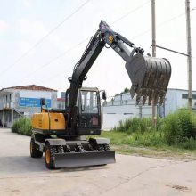 小型轮式农用挖掘机橡胶轮胎挖土机机械抓木机工程农用