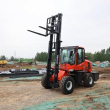 越野叉车带侧翻 四驱山路越野叉车 装载式爬坡防滑叉车