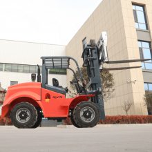 楚雄四驱越野叉车3吨全地形液压升降装卸车柴油多功能搬运车