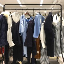 品牌折扣女裝尾貨批發(fā) 喚覺19年秋冬裝新款品牌女裝風(fēng)衣外套連衣裙優(yōu)惑折扣尾貨批發(fā)貨源 杭州品牌