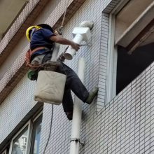 长寿蜘蛛人外墙下水管维修 排雨水管漏水更换安装