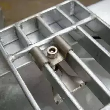 安平领冠G403/30/100钢格板_建筑平台304材质踏步板_异型钢格板厂家