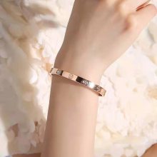 大气时尚简约镀18K玫瑰金色十字情侣手镯 韩版时尚钛钢手饰女礼物