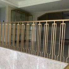 现代铜艺楼梯扶手 家装镀金铜雕花护栏可以营造大气的装修风格