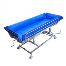 供应供应爱乐牌养老院福利院敬老院手摇升降洗澡床老人沐浴床助浴推车洗浴床