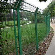 巨强外形美观园林护栏网 绿色环保焊接牢靠铁丝防护网 圈地铁丝网