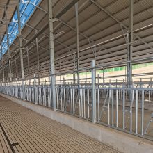 半圆形牛颈枷 牛颈夹配件 支片式牛颈枷 自锁式牛脖夹 奶牛场牛颈夹厂