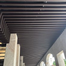 珠海景区过道咖啡色铝方通吊顶 60x120铝方通天花
