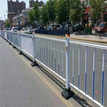 郑州护栏厂供应蓝白市政护栏马路交通隔离栏 小区道路护栏带广告板