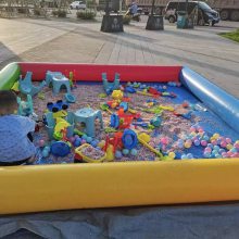加厚儿童沙滩池玩具在哪买 户外玩沙的气垫沙池 广场沙滩池乐园在哪定