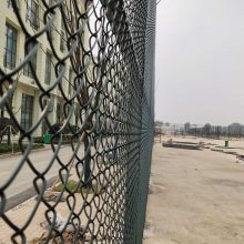 学校操场围网、运动场球场隔离网、菱形孔钢丝围栏网多钱一米/平米