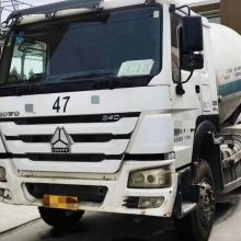 广西玉林没活干急转让11万出手一台14年豪沃10方水泥罐车