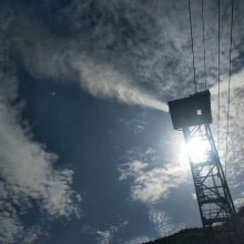 雾炮机在工地上降温除尘，一举两得