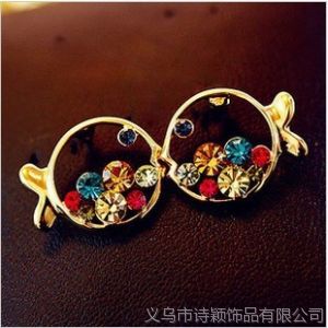 供应韩版 亲吻鱼 小丑鱼动物彩钻水钻闪钻可爱耳钉耳环 二色入